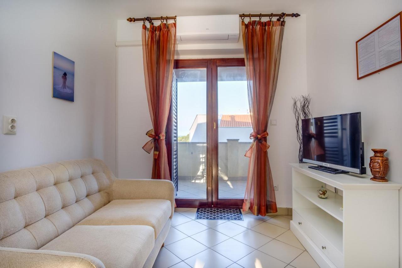 Apartments With A Parking Space Mali Losinj Ngoại thất bức ảnh