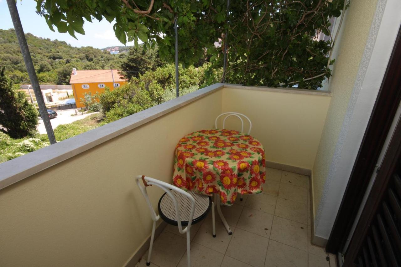 Apartments With A Parking Space Mali Losinj Ngoại thất bức ảnh