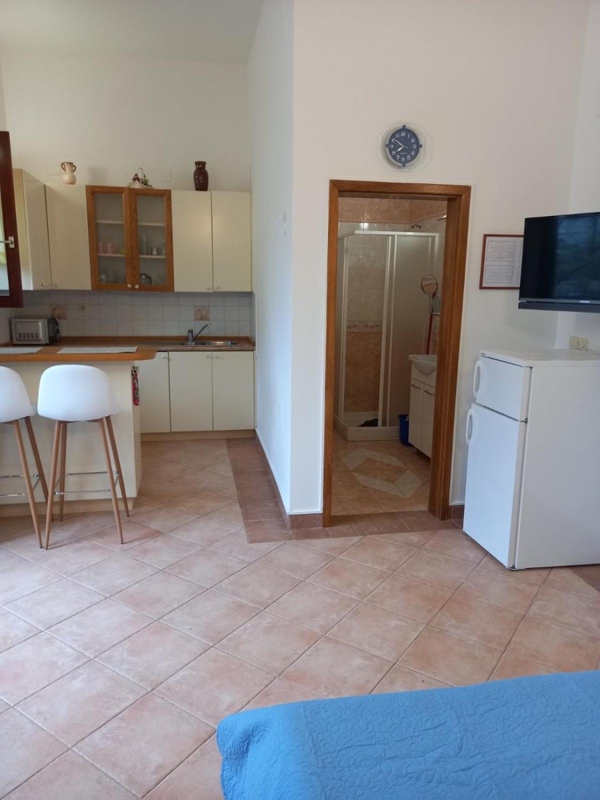 Apartments With A Parking Space Mali Losinj Phòng bức ảnh